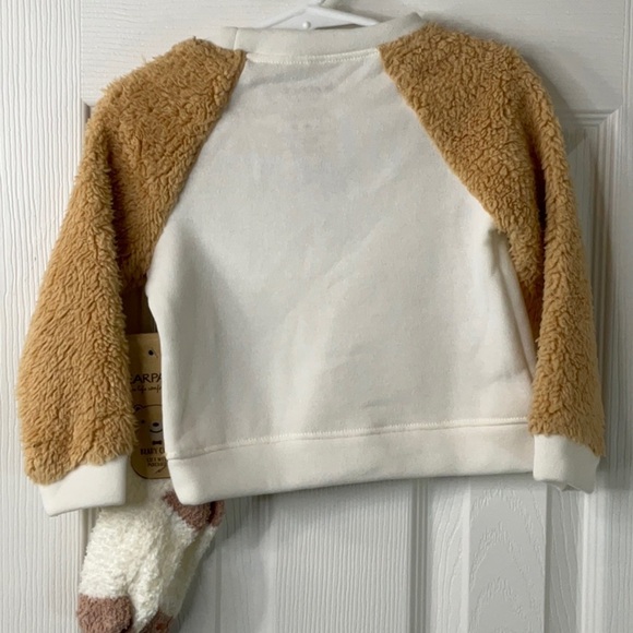 BearPaw 1 Piece Set Teddy Bear Sweatshirt With Fuzzy Socks Size 2T - Picture 5 of 6